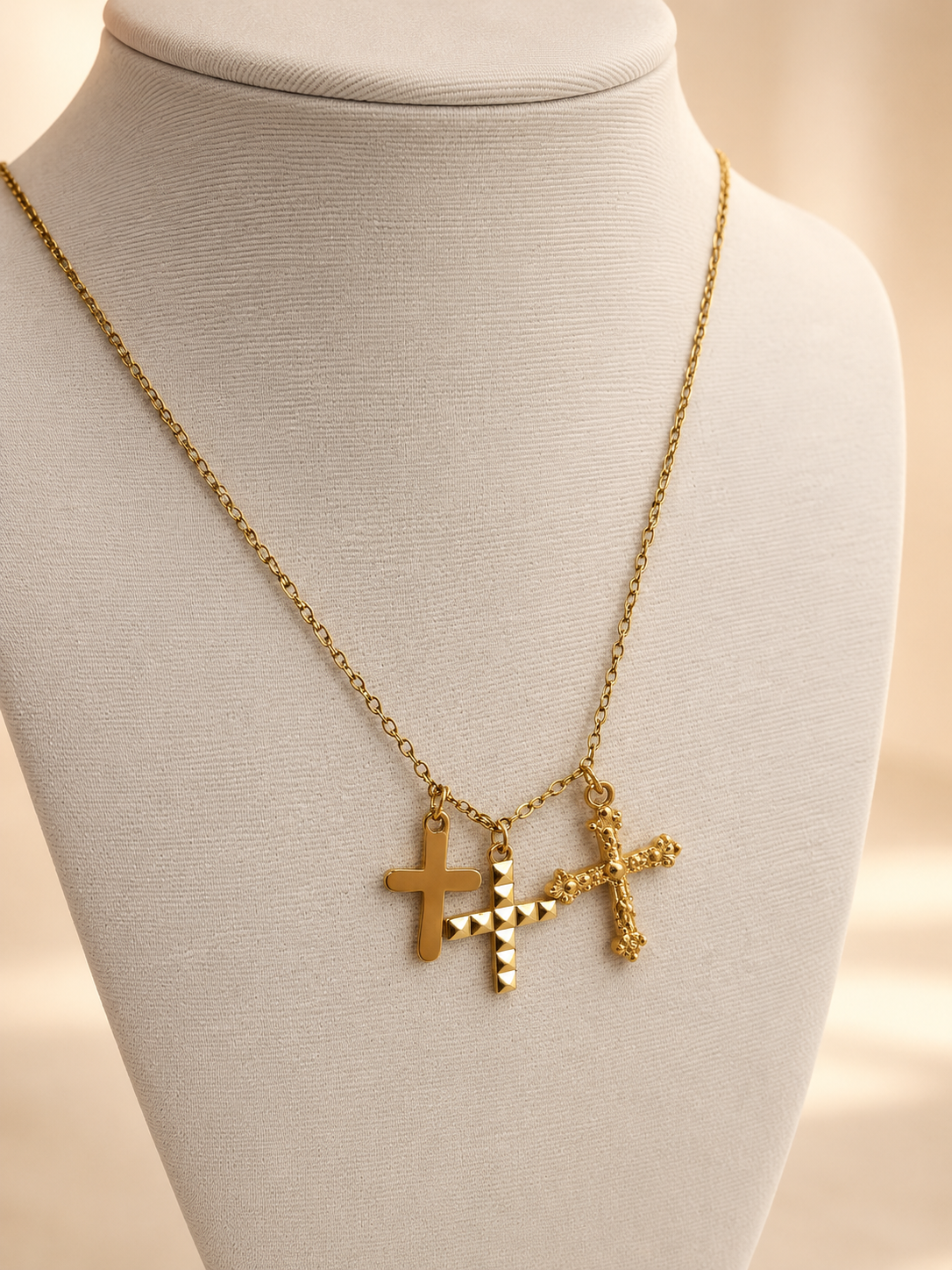 Cadena triple cruz