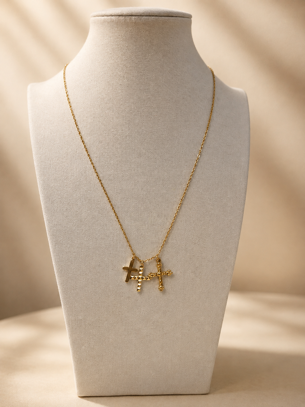 Cadena triple cruz